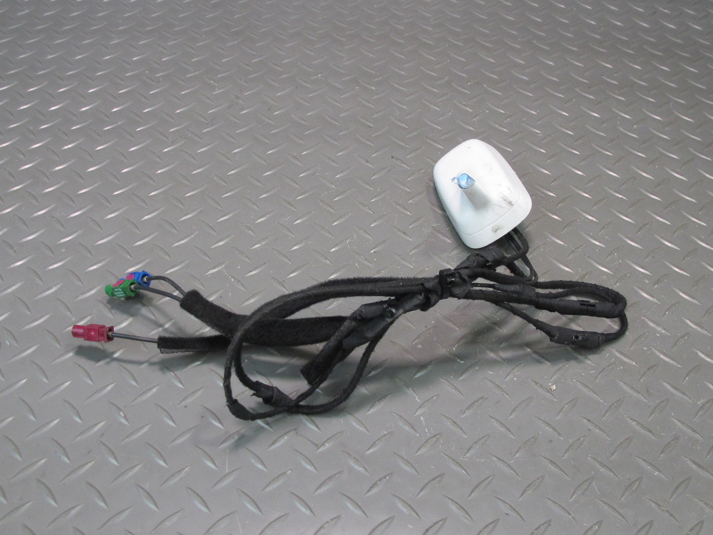 08-12 Audi 8T A5 S5 Coupe Exterior Roof Shark FIN Antenna White 8T0035503K OEM