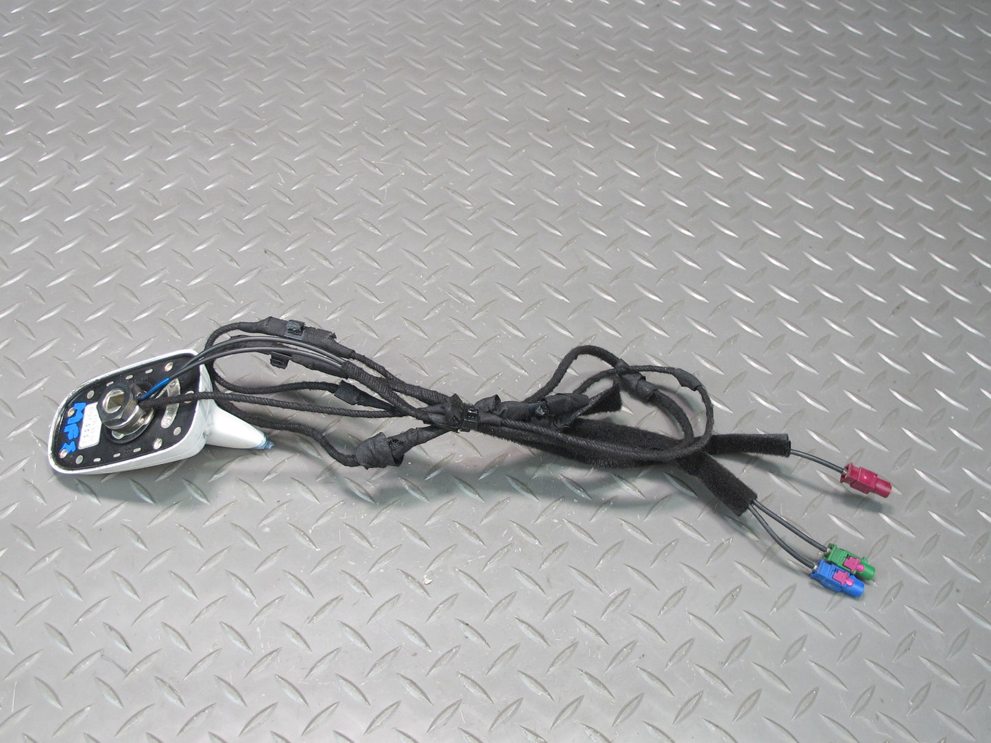 08-12 Audi 8T A5 S5 Coupe Exterior Roof Shark FIN Antenna White 8T0035503K OEM