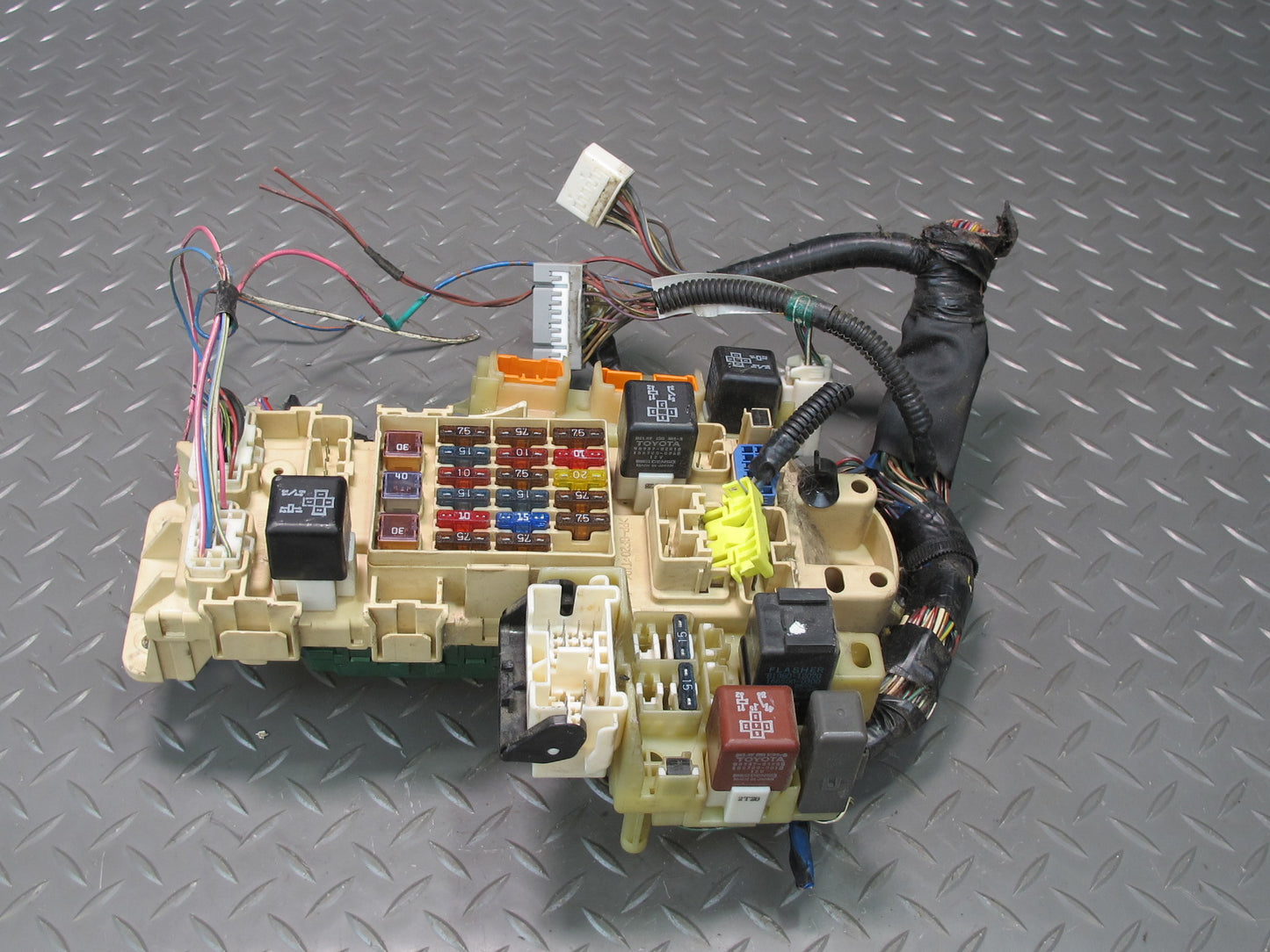 97-98 Lexus JZZ31L SC300 Interior Fuse Relay Box Module w Integration Relay OEM