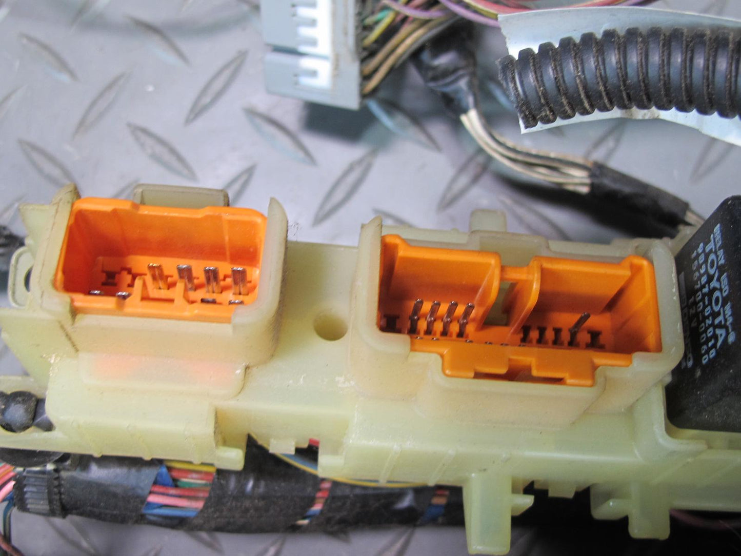 97-98 Lexus JZZ31L SC300 Interior Fuse Relay Box Module w Integration Relay OEM