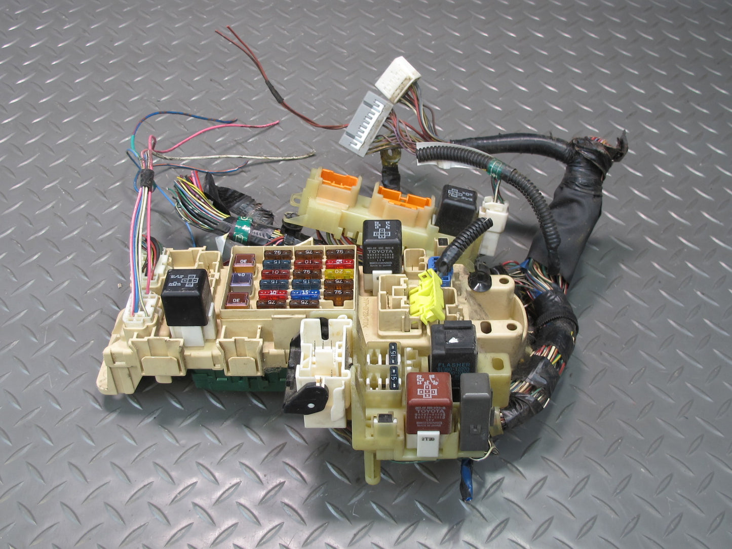 97-98 Lexus JZZ31L SC300 Interior Fuse Relay Box Module w Integration Relay OEM