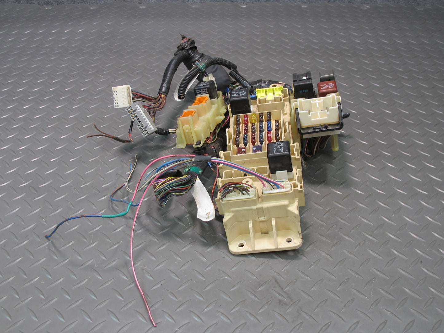 97-98 Lexus JZZ31L SC300 Interior Fuse Relay Box Module w Integration Relay OEM