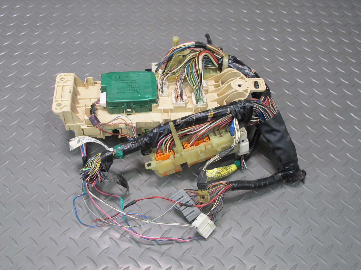 97-98 Lexus JZZ31L SC300 Interior Fuse Relay Box Module w Integration Relay OEM