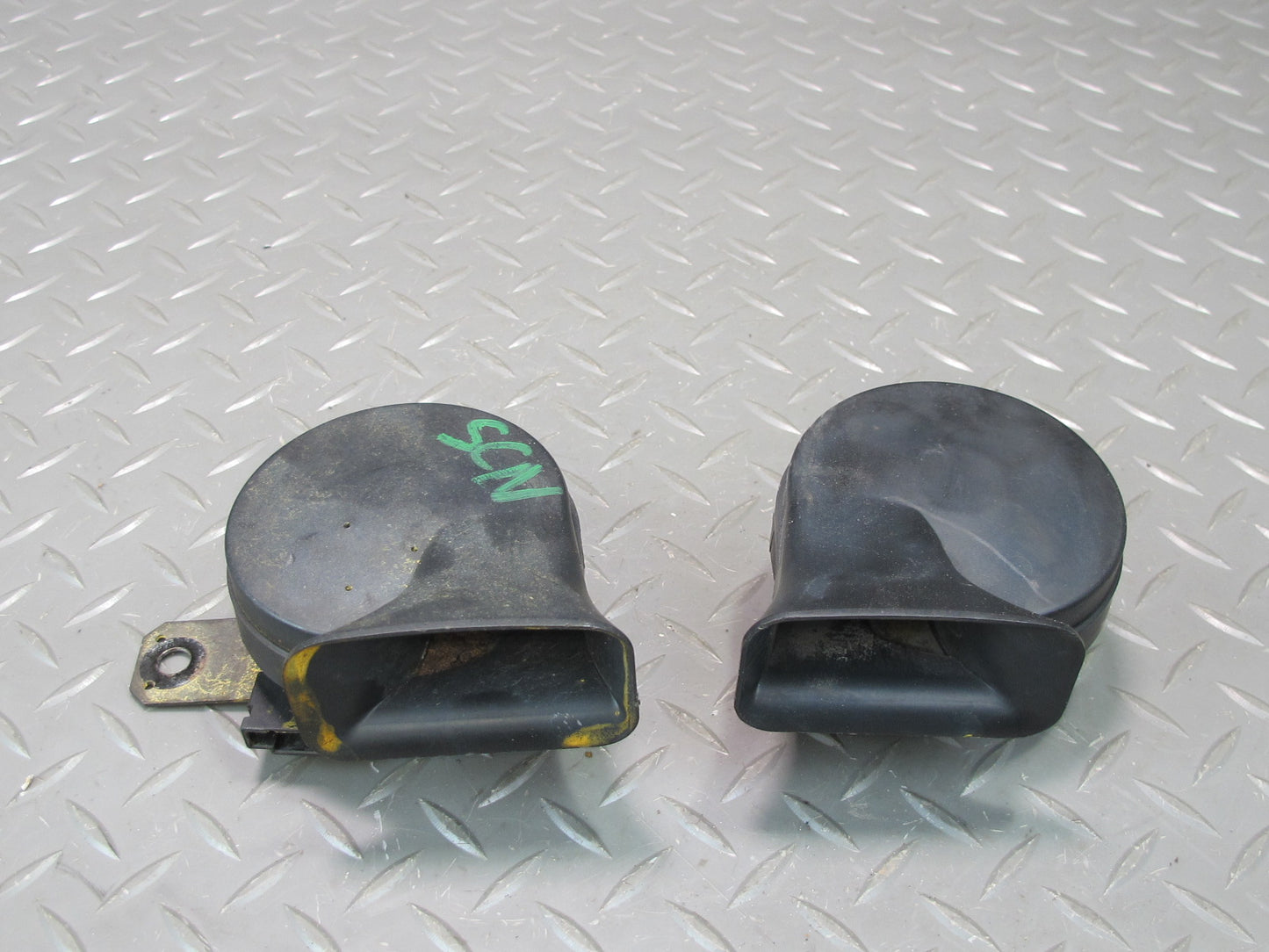 92-00 Lexus JZZ31L SC400 SC300 Set of 2 High & Low Tone Note Horn Signal OEM