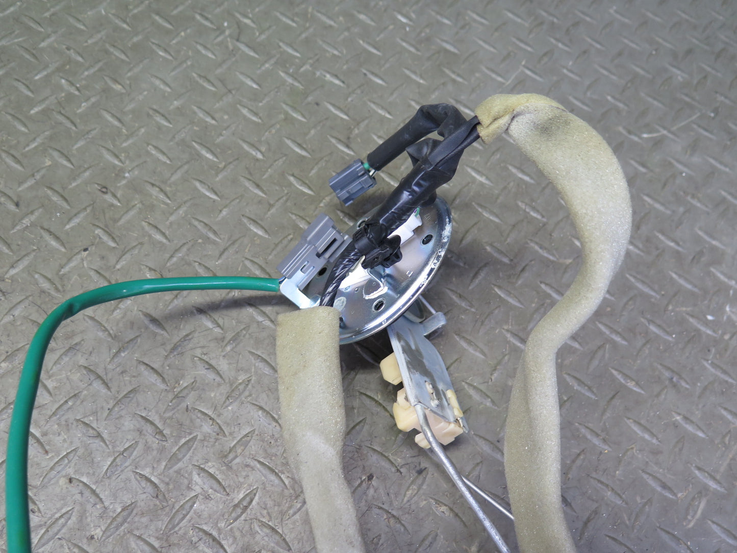 2000 Lexus UCF20L LS400 1UZFE Set of 2 Fuel Pump Level Sensor Sending Unit OEM