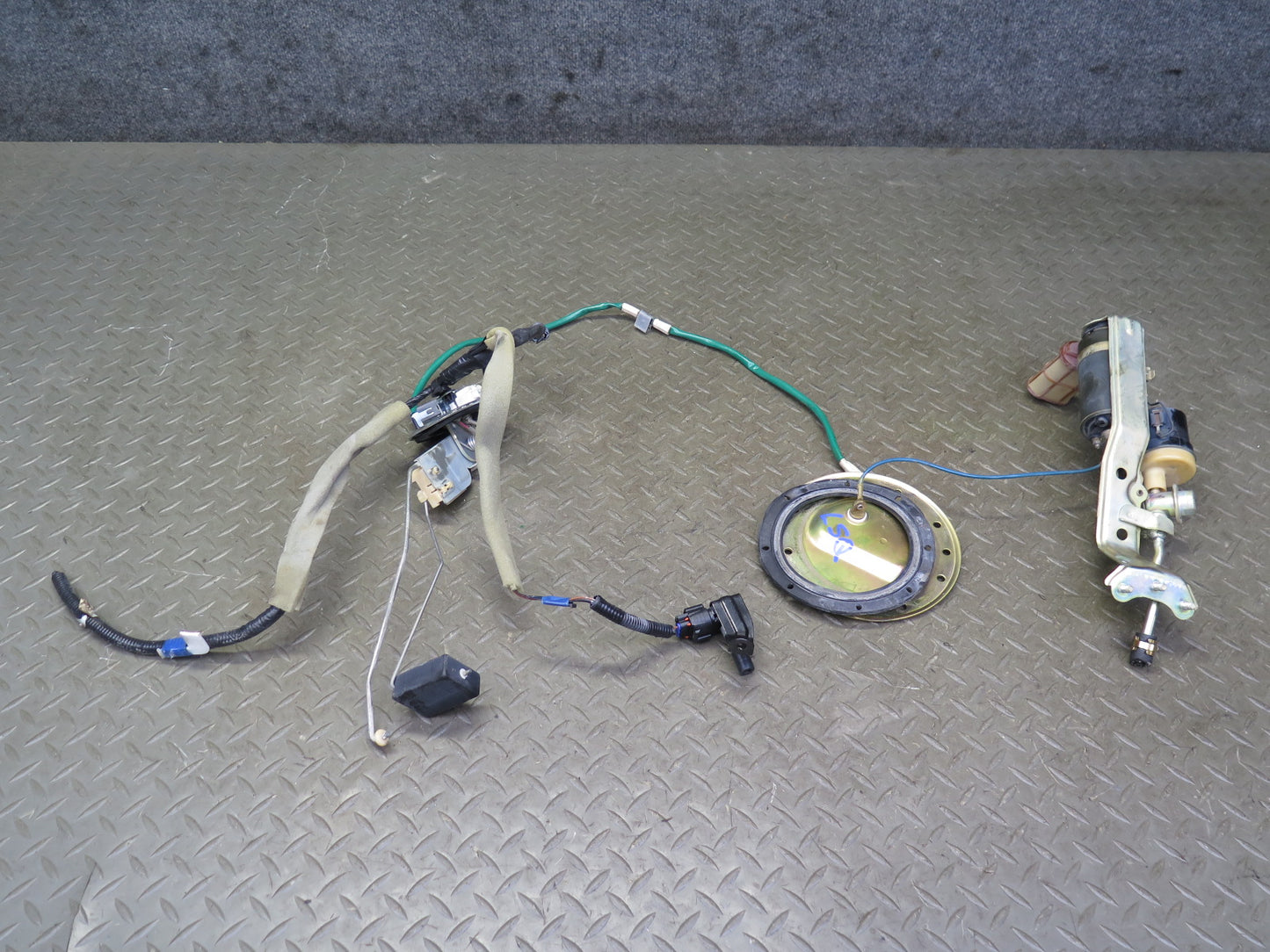2000 Lexus UCF20L LS400 1UZFE Set of 2 Fuel Pump Level Sensor Sending Unit OEM