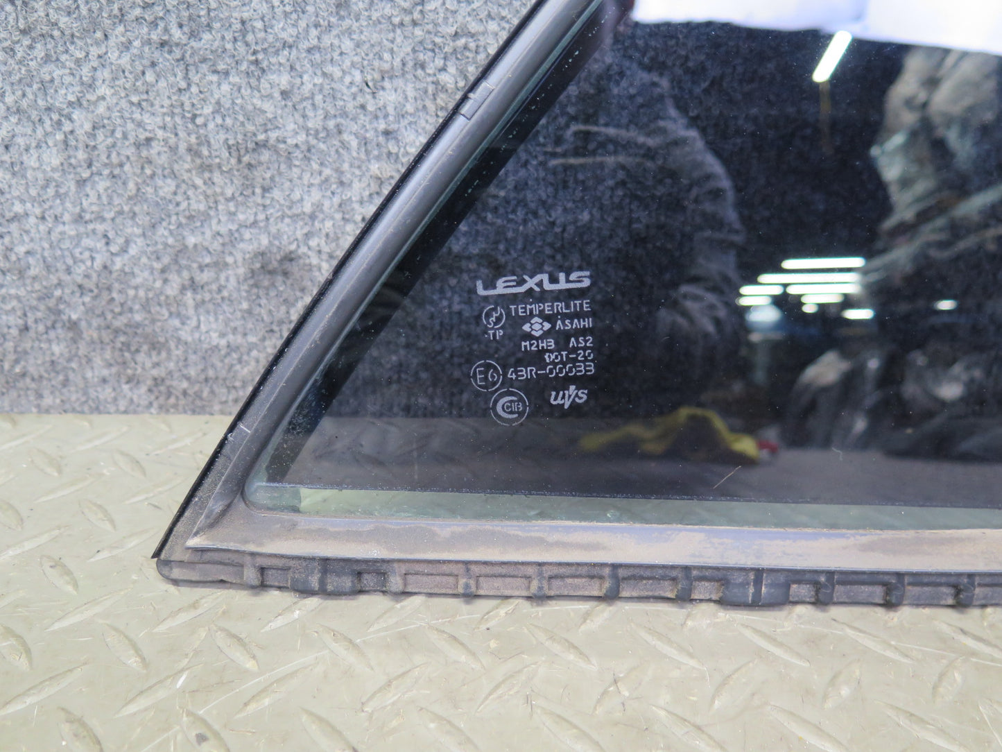 01-05 Lexus JCE10L IS300 Sedan Rear Right Door Quarter Glass Window OEM