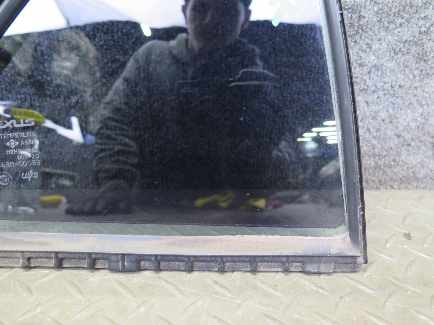 01-05 Lexus JCE10L IS300 Sedan Rear Right Door Quarter Glass Window OEM