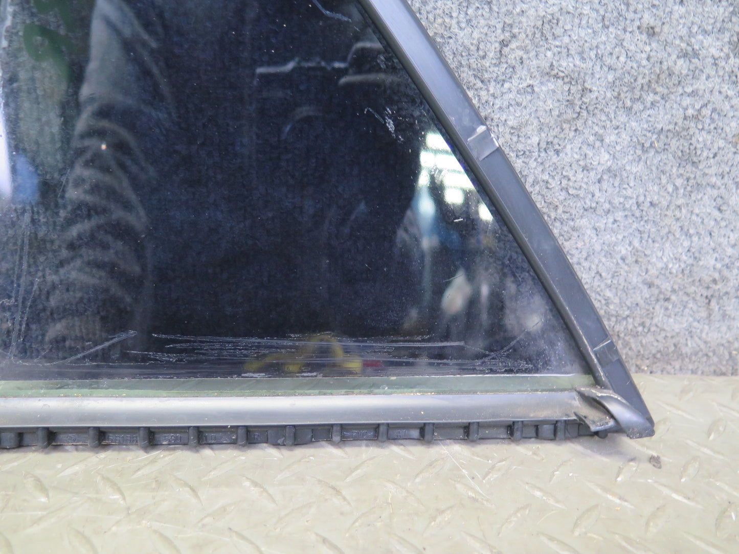 01-05 Lexus JCE10L IS300 Sedan Rear Right Door Quarter Glass Window OEM