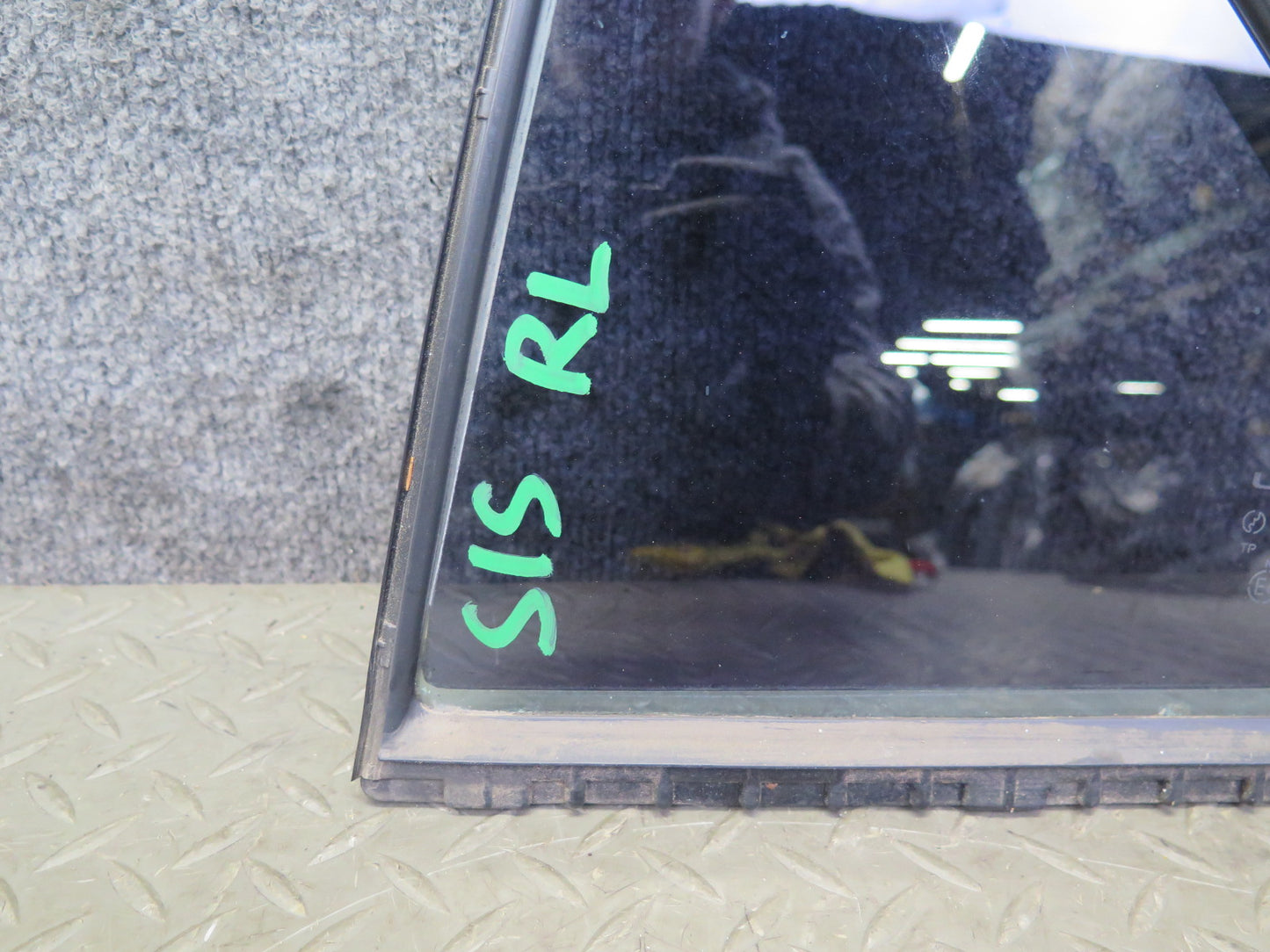 01-05 Lexus JCE10L IS300 Sedan Rear Left Door Quarter Glass Window OEM