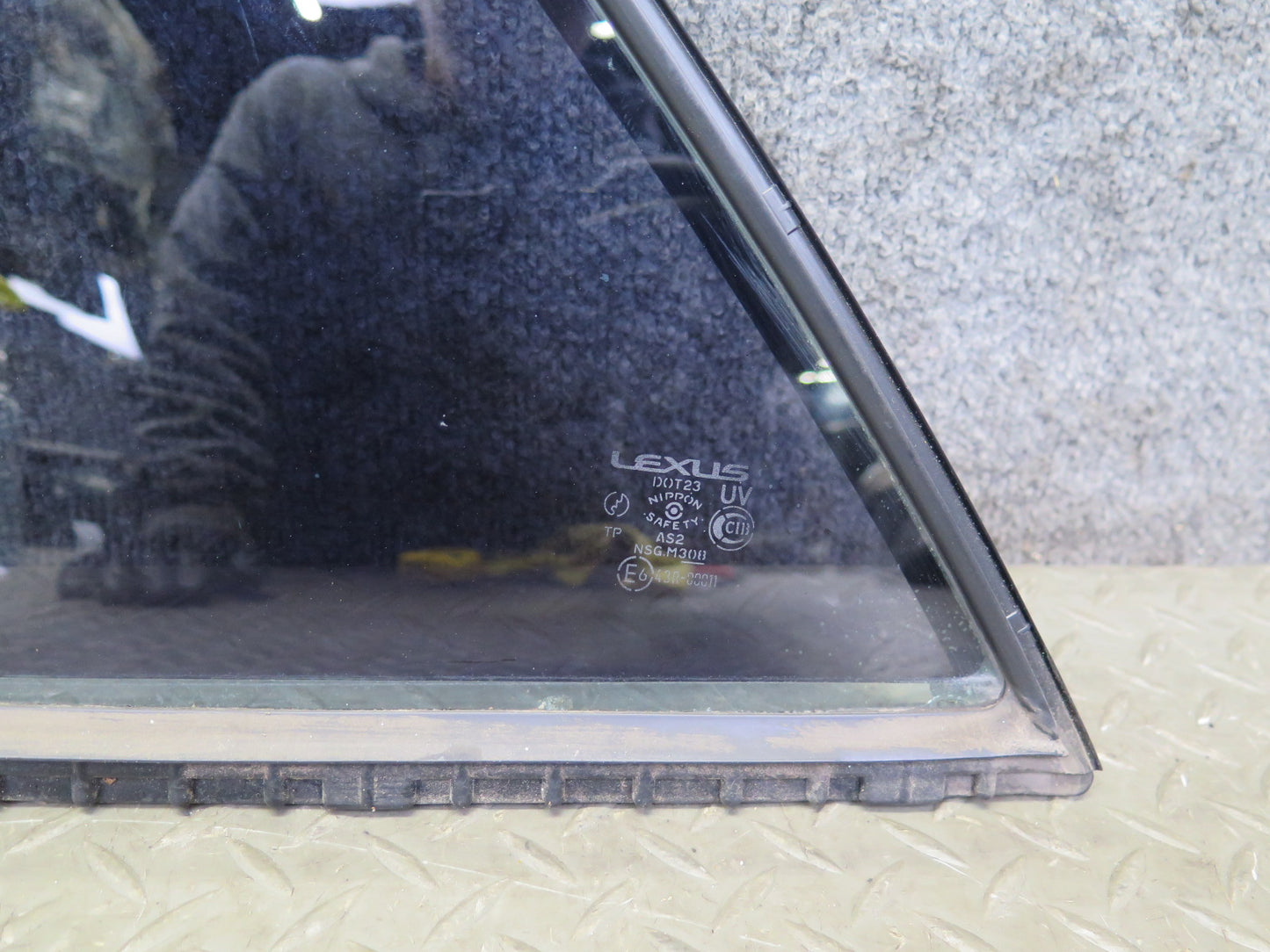 01-05 Lexus JCE10L IS300 Sedan Rear Left Door Quarter Glass Window OEM