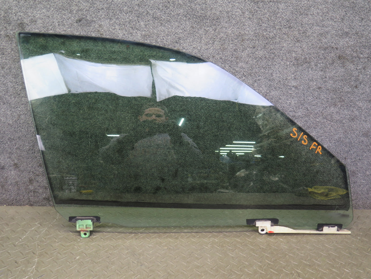 01-03 Lexus JCE10L IS300 Front Right Door Glass Window OEM