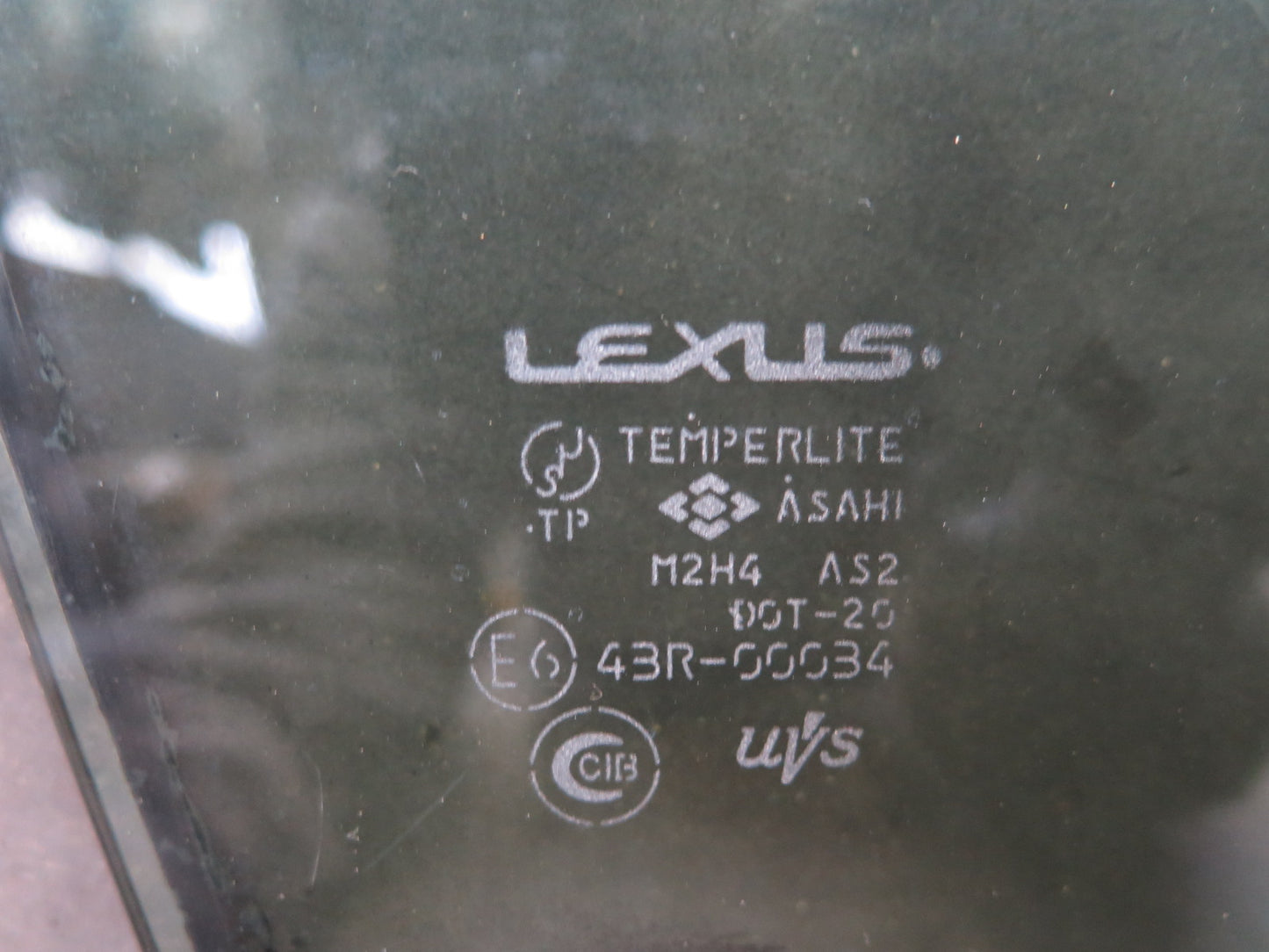 01-03 Lexus JCE10L IS300 Front Right Door Glass Window OEM