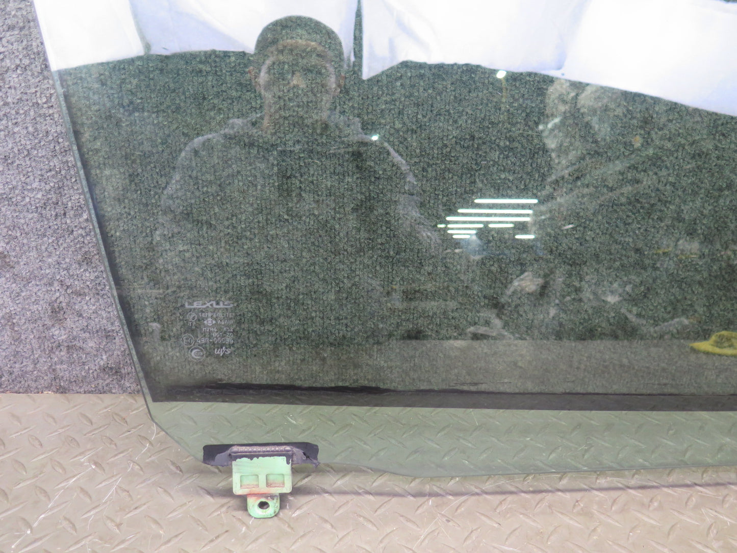 01-03 Lexus JCE10L IS300 Front Right Door Glass Window OEM