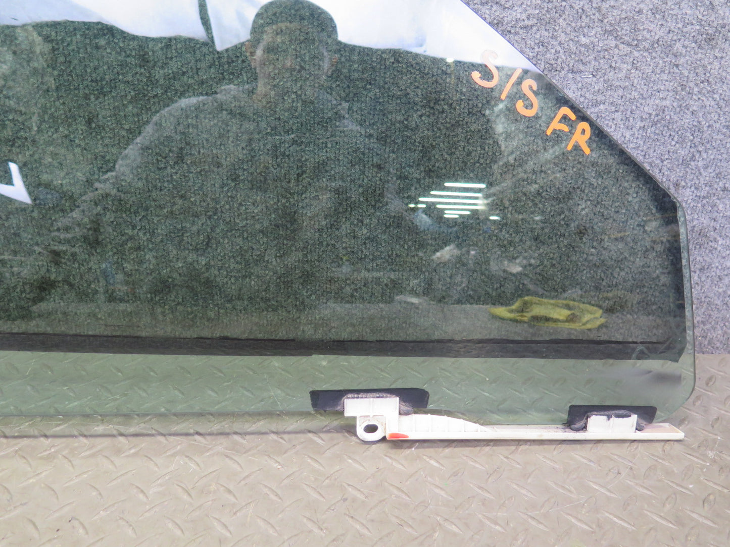 01-03 Lexus JCE10L IS300 Front Right Door Glass Window OEM