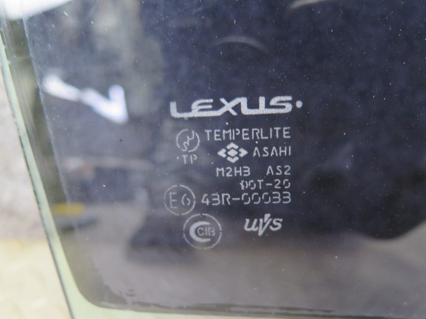 01-05 Lexus JCE10L IS300 Sedan Rear Right Door Glass Window OEM