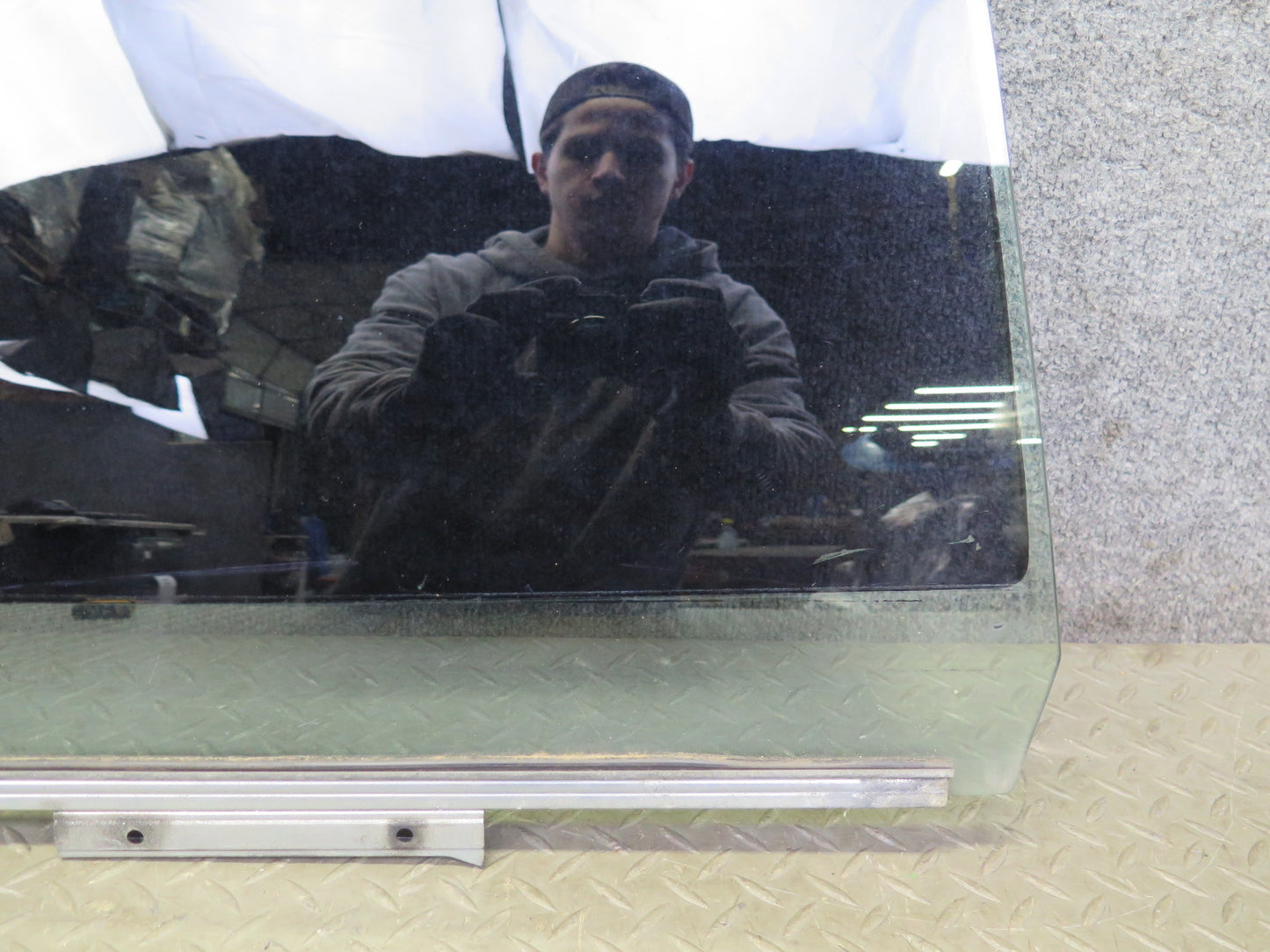 01-05 Lexus JCE10L IS300 Sedan Rear Right Door Glass Window OEM