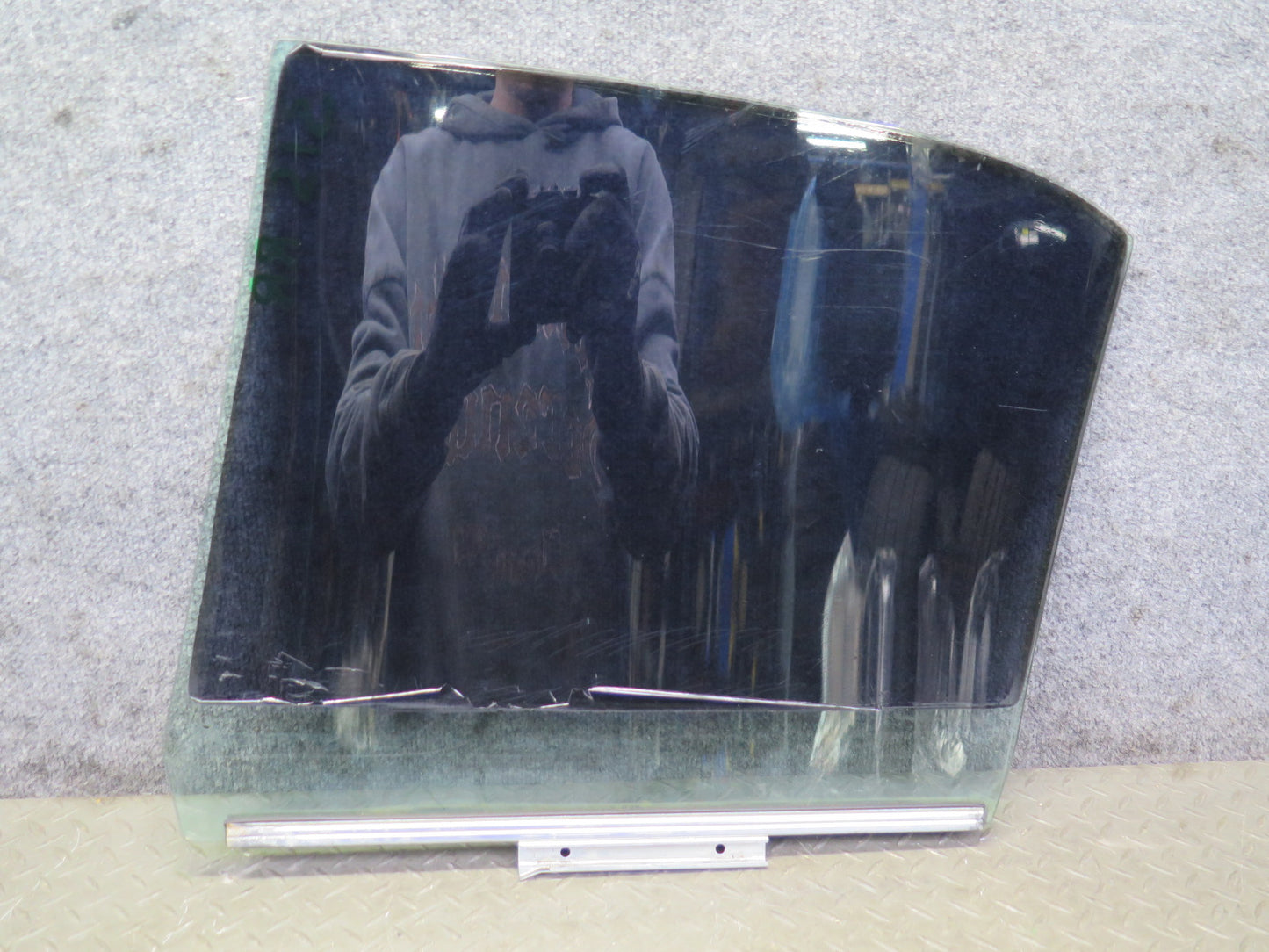 01-05 Lexus JCE10L IS300 Sedan Rear Right Door Glass Window OEM