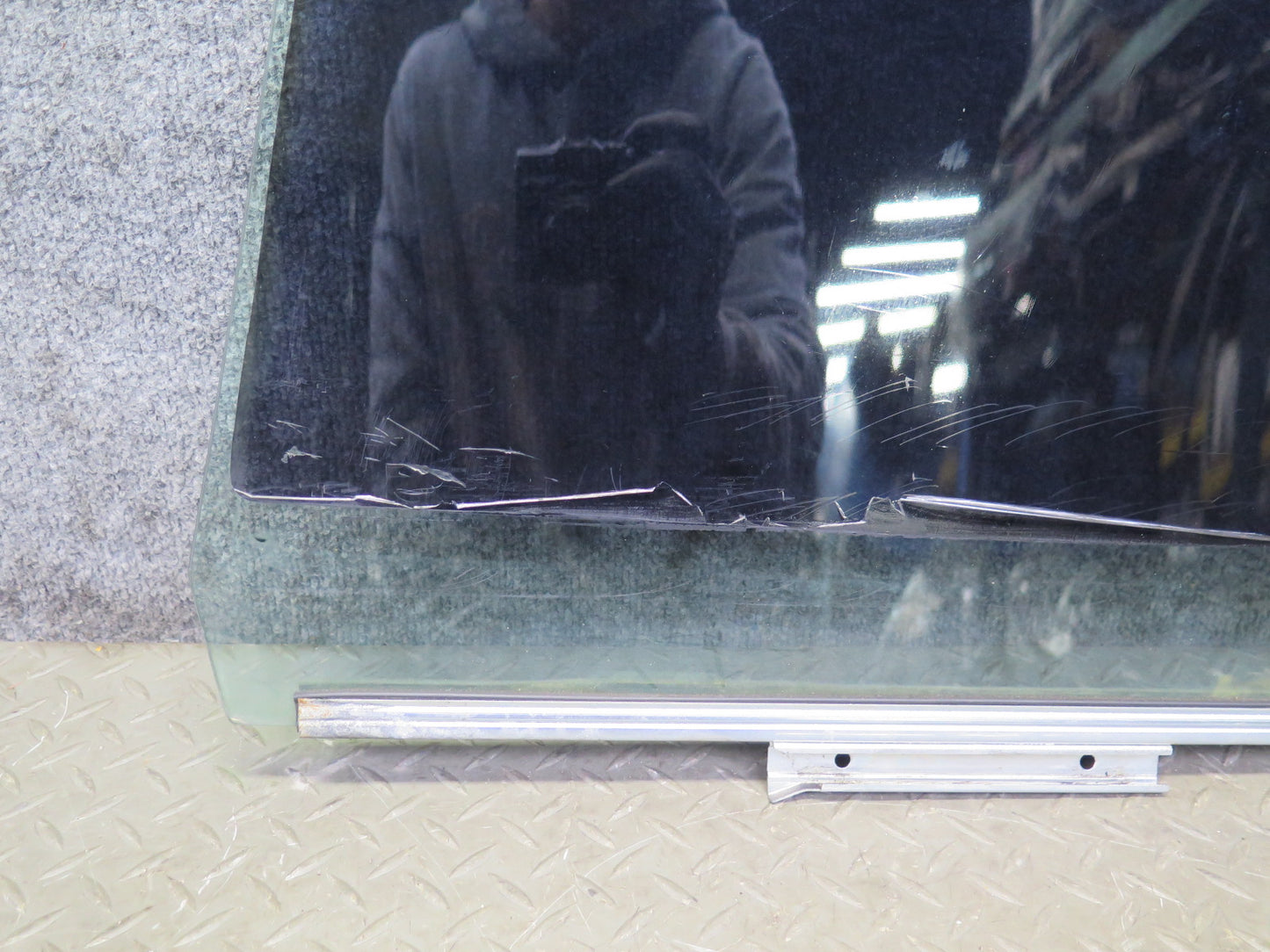 01-05 Lexus JCE10L IS300 Sedan Rear Right Door Glass Window OEM