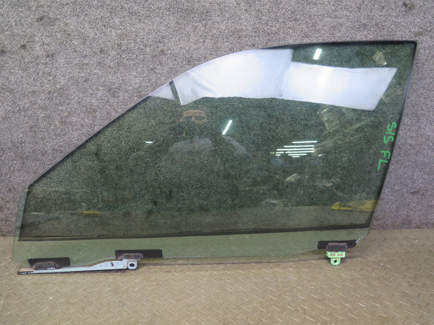 01-03 Lexus JCE10L IS300 Front Left Door Glass Window OEM