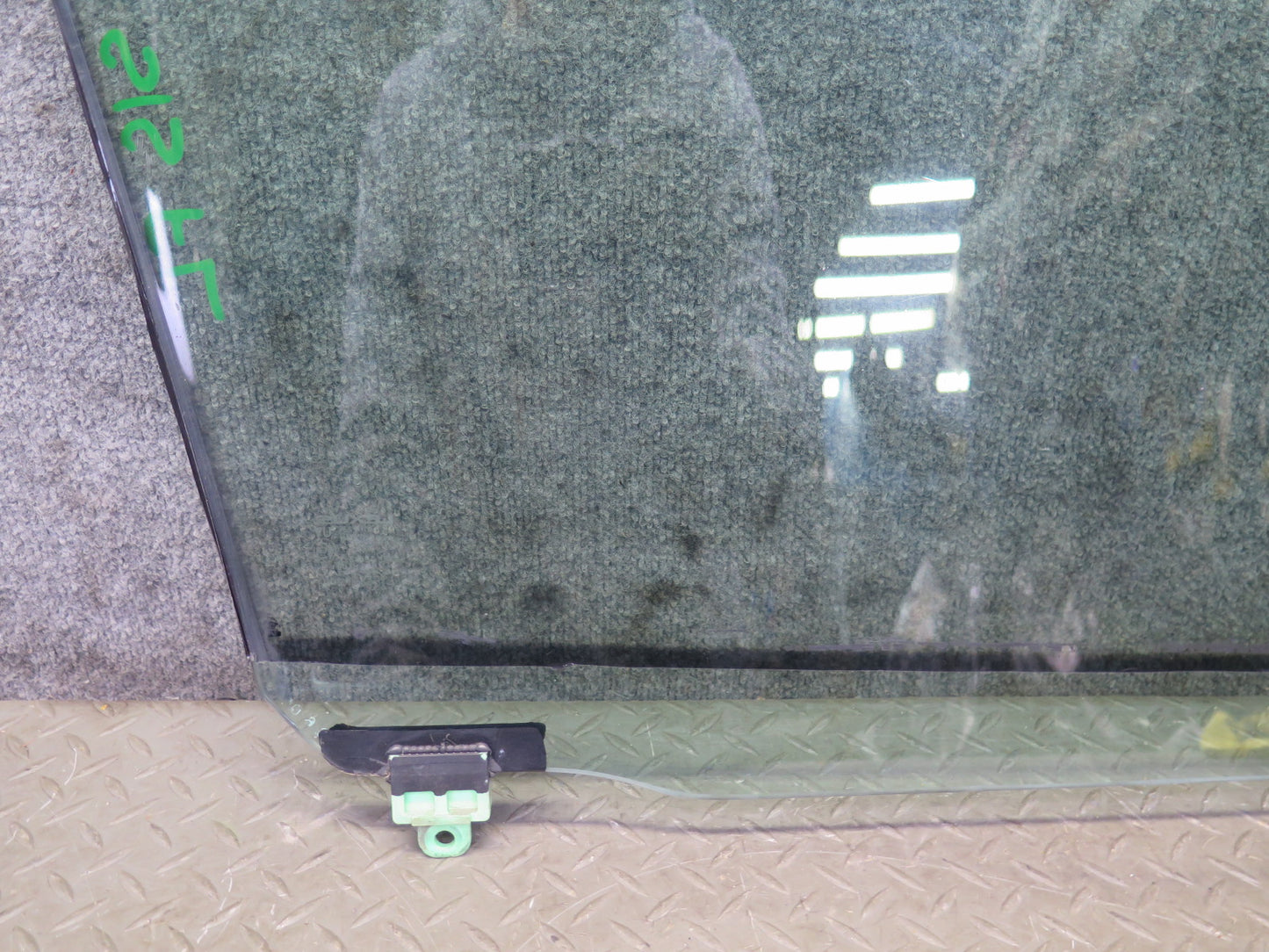 01-03 Lexus JCE10L IS300 Front Left Door Glass Window OEM