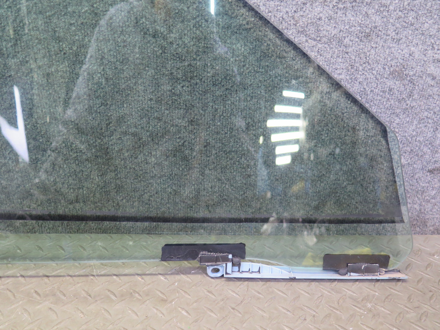 01-03 Lexus JCE10L IS300 Front Left Door Glass Window OEM