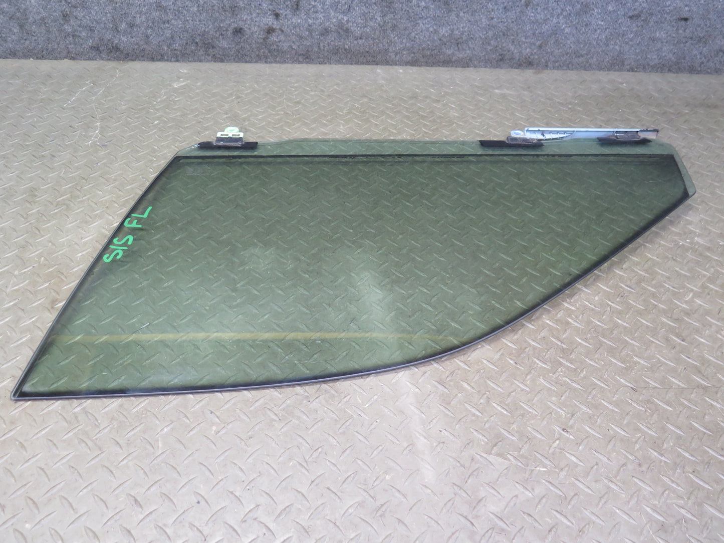 01-03 Lexus JCE10L IS300 Front Left Door Glass Window OEM