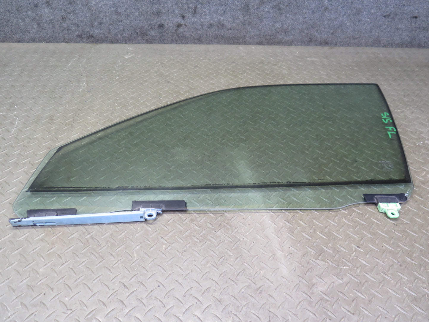 01-03 Lexus JCE10L IS300 Front Left Door Glass Window OEM