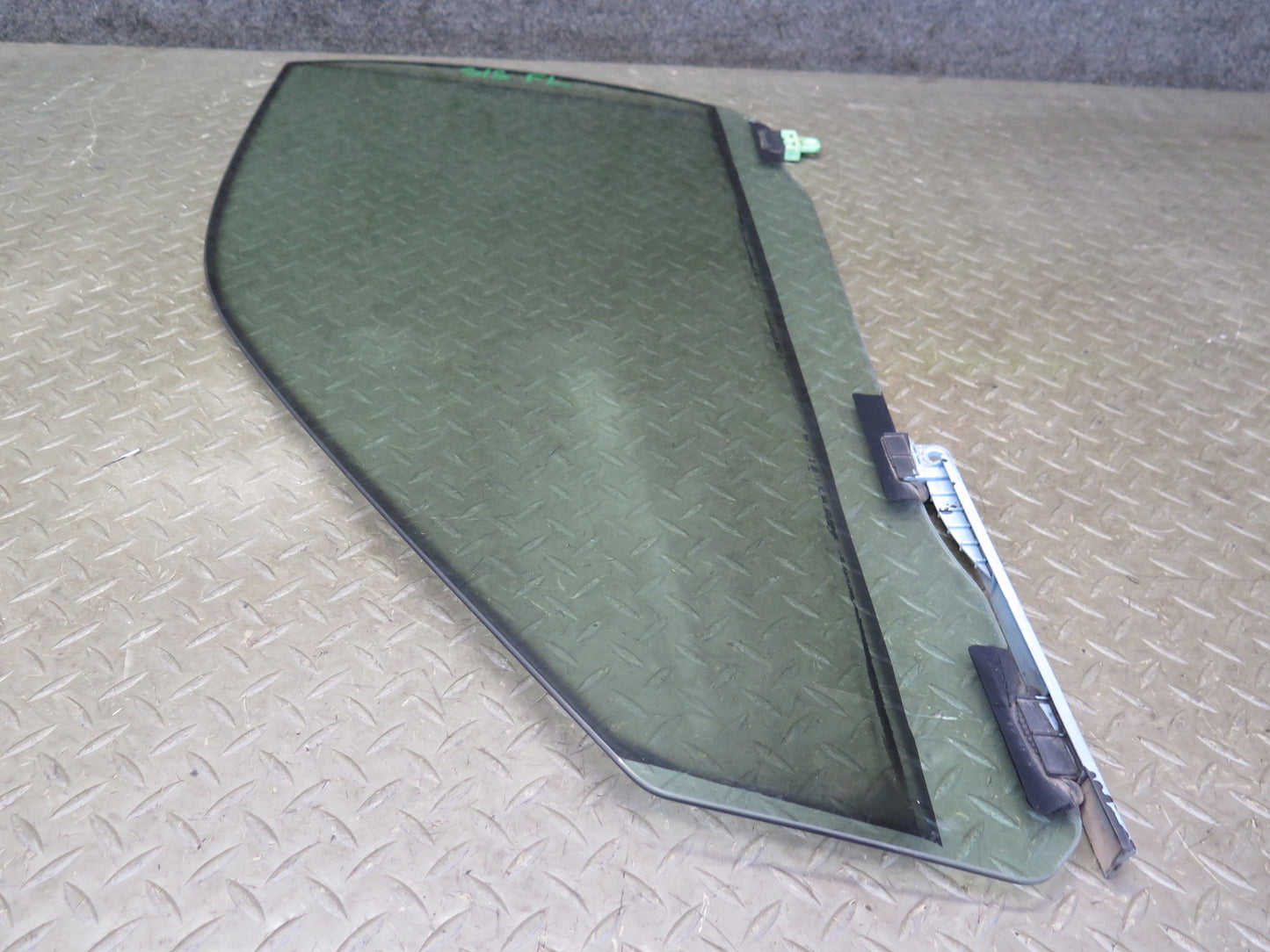 01-03 Lexus JCE10L IS300 Front Left Door Glass Window OEM