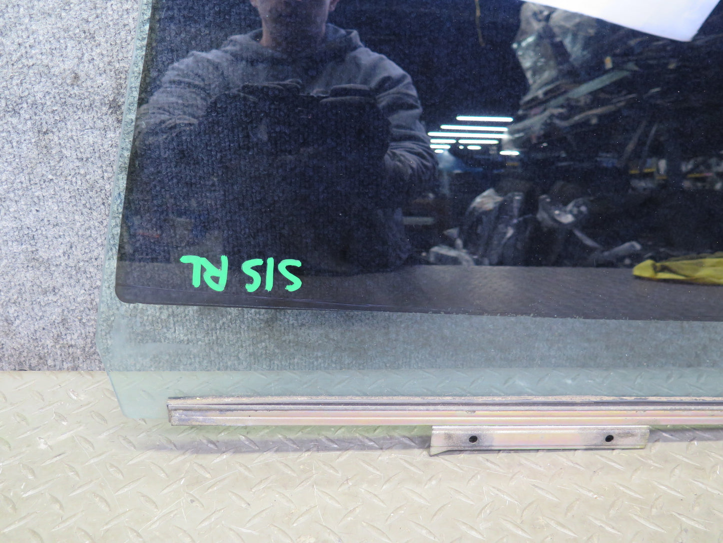 01-05 Lexus JCE10L IS300 Sedan Rear Left Door Glass Window OEM