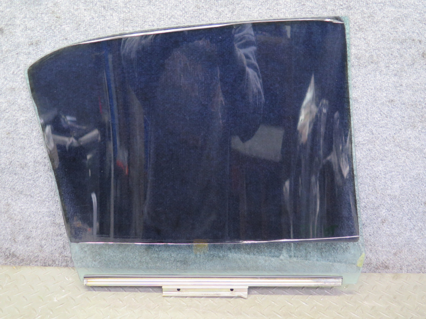 01-05 Lexus JCE10L IS300 Sedan Rear Left Door Glass Window OEM