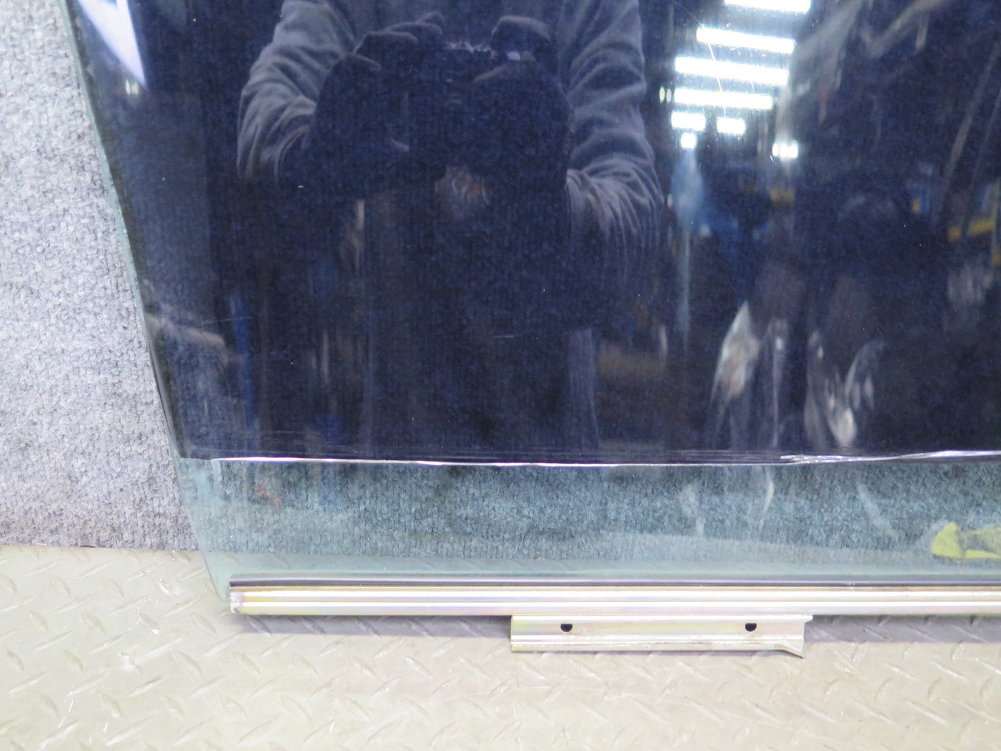 01-05 Lexus JCE10L IS300 Sedan Rear Left Door Glass Window OEM