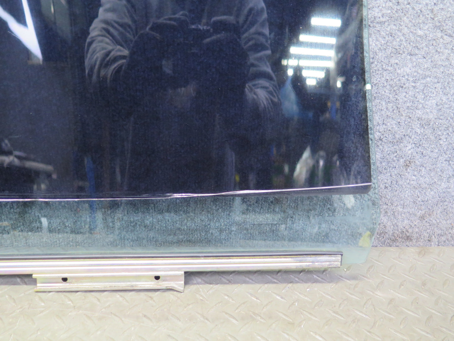 01-05 Lexus JCE10L IS300 Sedan Rear Left Door Glass Window OEM