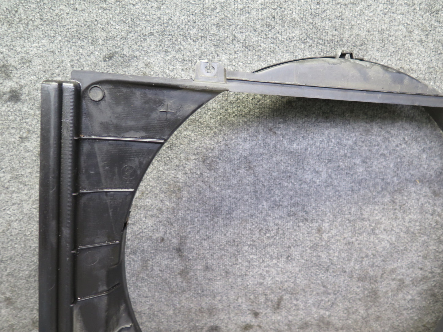 95-00 Lexus UCF20L LS400 Engine Cooling Radiator Fan Shroud 16711-50050 OEM