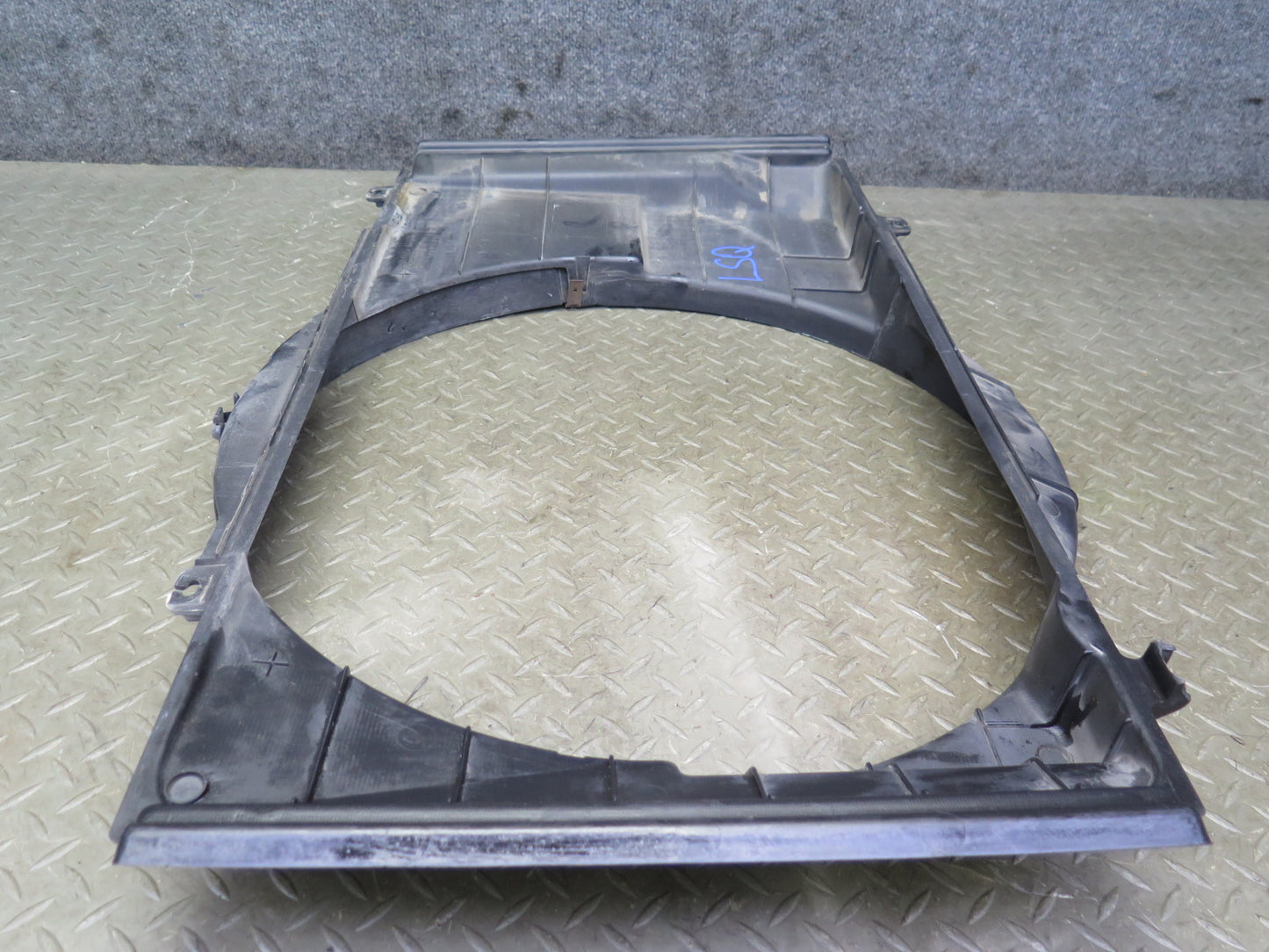 95-00 Lexus UCF20L LS400 Engine Cooling Radiator Fan Shroud 16711-50050 OEM