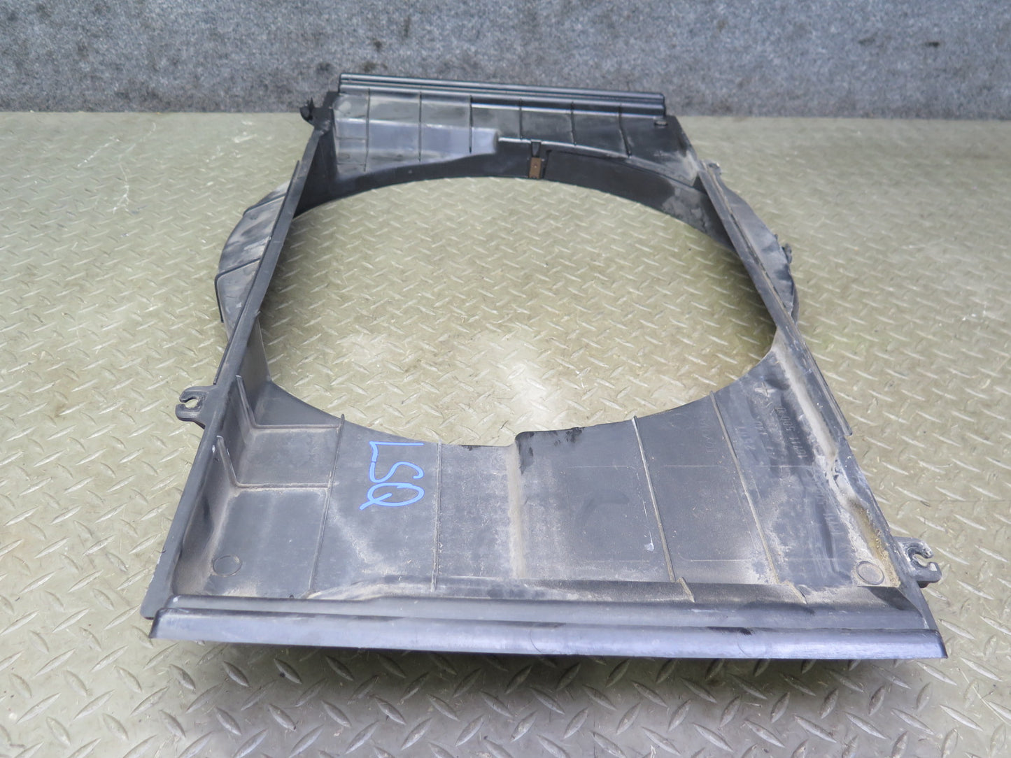 95-00 Lexus UCF20L LS400 Engine Cooling Radiator Fan Shroud 16711-50050 OEM