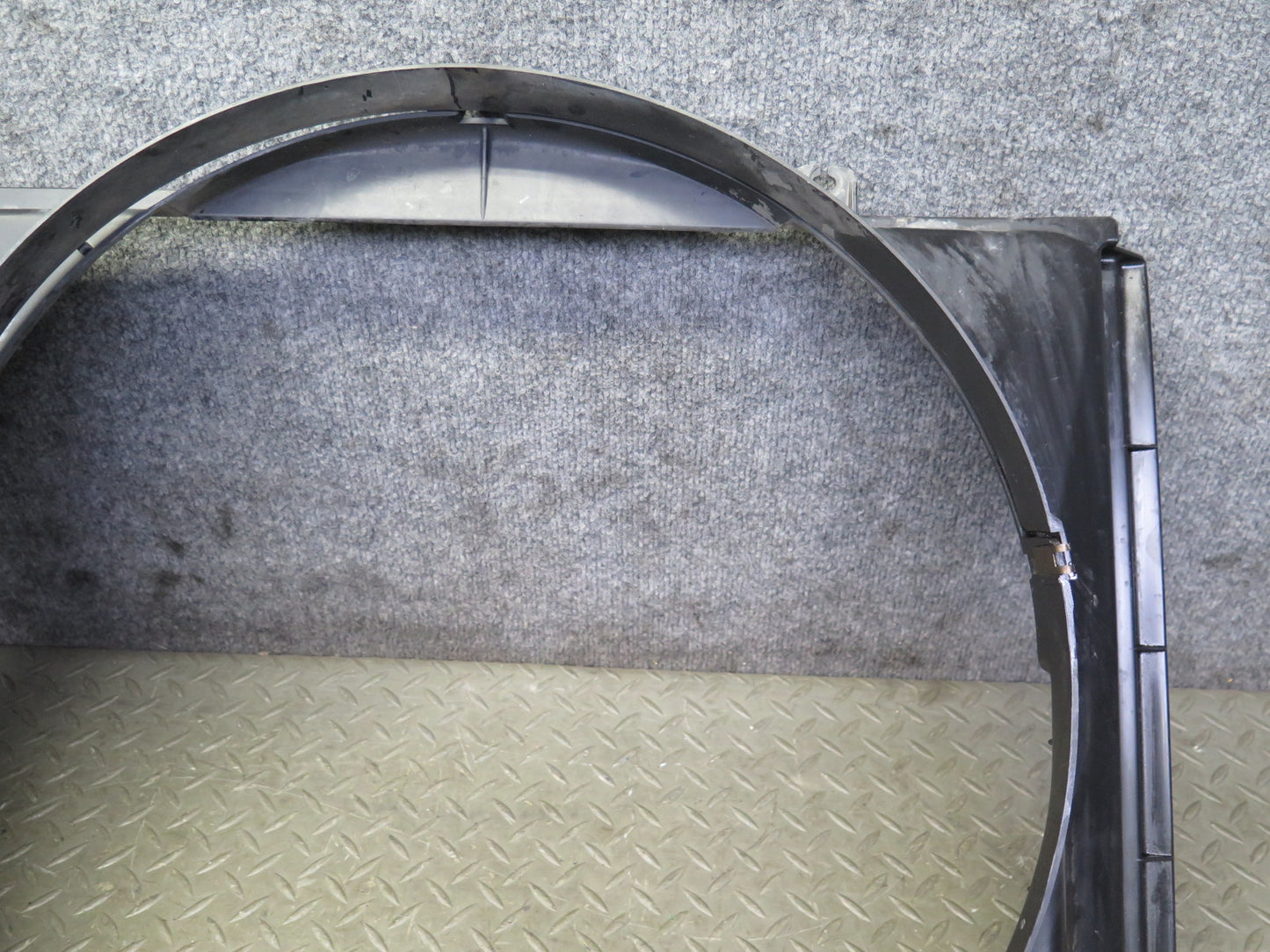 95-00 Lexus UCF20L LS400 Engine Cooling Radiator Fan Shroud 16711-50050 OEM