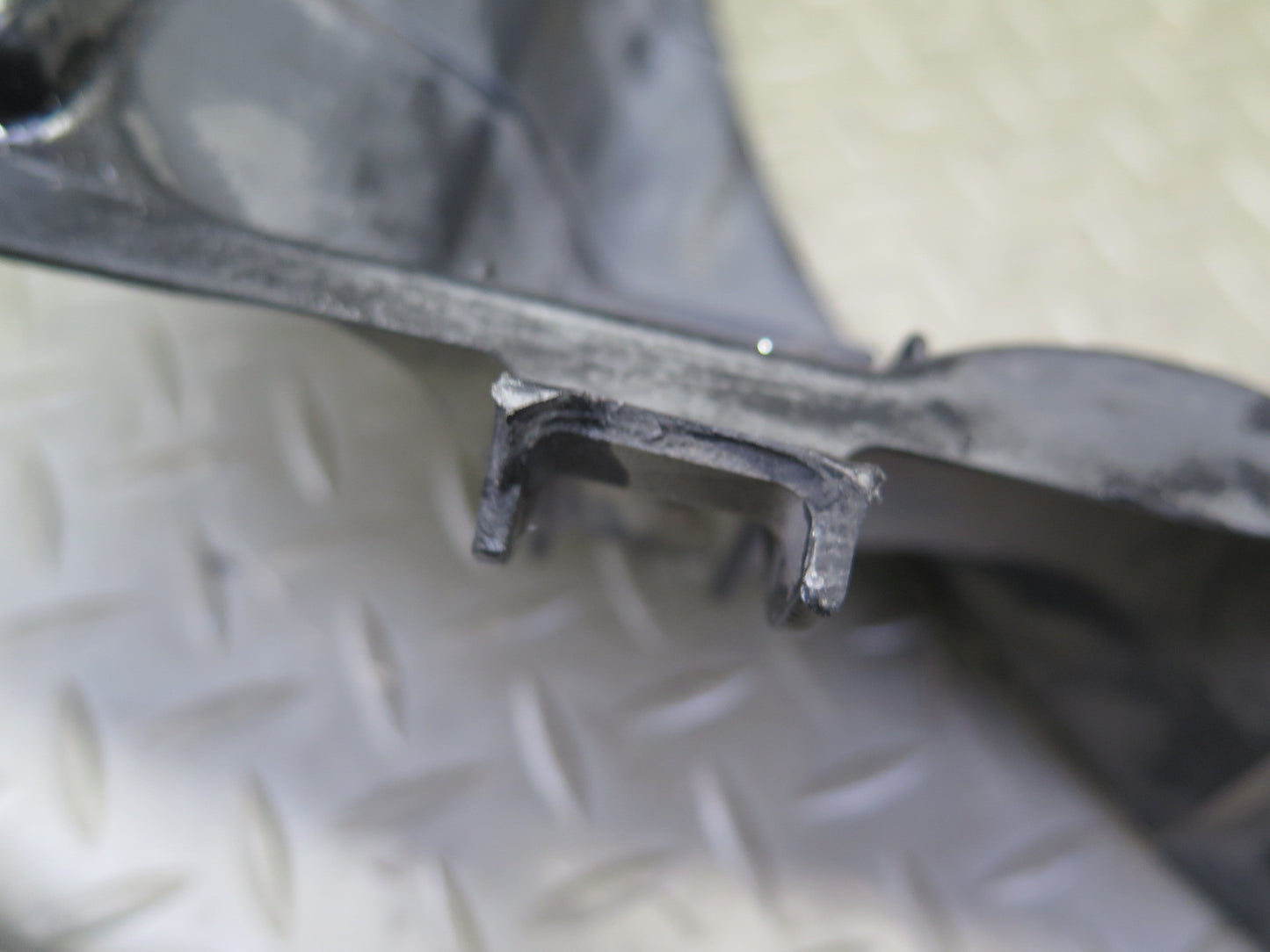 95-00 Lexus UCF20L LS400 Engine Cooling Radiator Fan Shroud 16711-50050 OEM