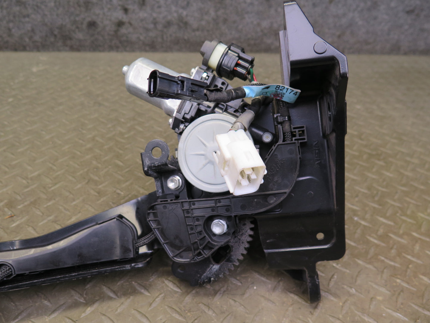 10-13 Lexus IS350 IS250 Convertible Rear Left Side TOP Roof Motor Hinge OEM