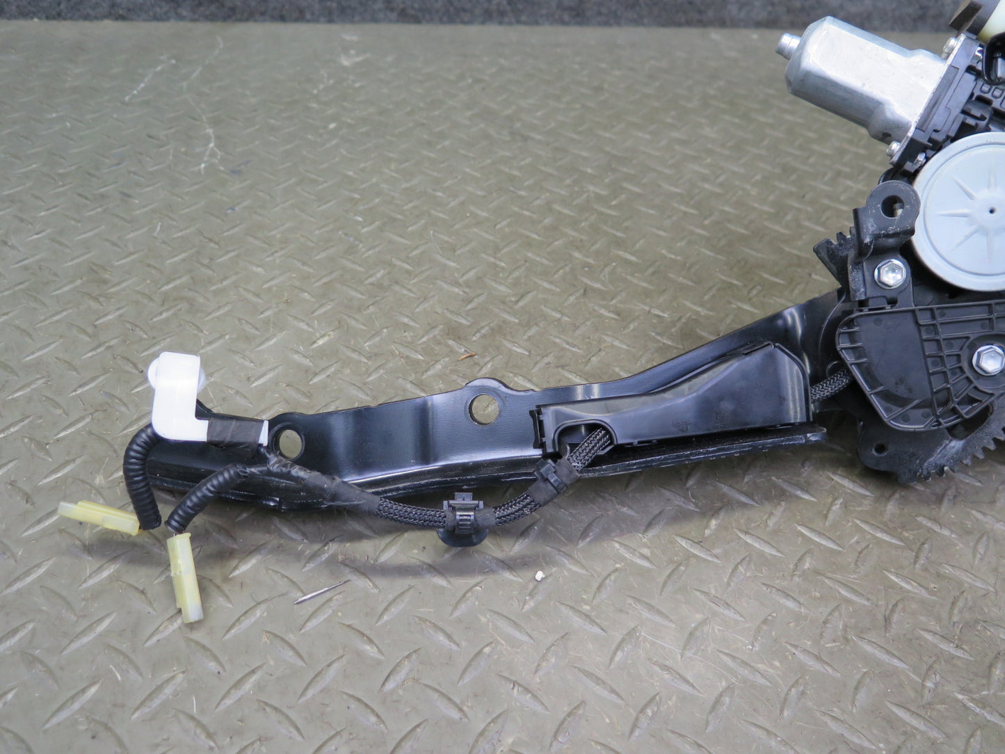 10-13 Lexus IS350 IS250 Convertible Rear Left Side TOP Roof Motor Hinge OEM