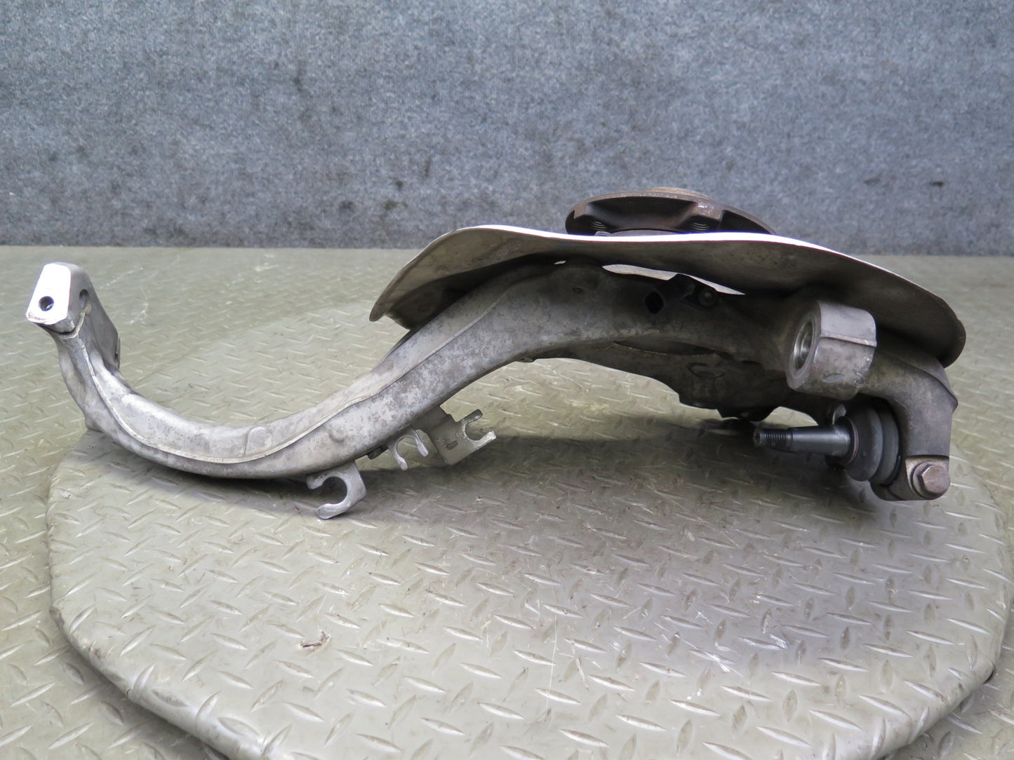 10-11 Audi B8 A5 S5 AWD Front Left Spindle Knuckle Wheel Hub 101K Miles OEM