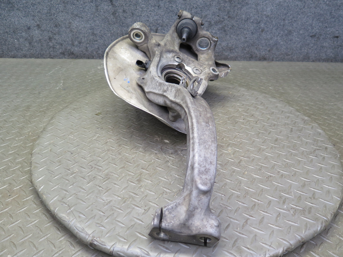 10-11 Audi B8 A5 S5 AWD Front Left Spindle Knuckle Wheel Hub 101K Miles OEM