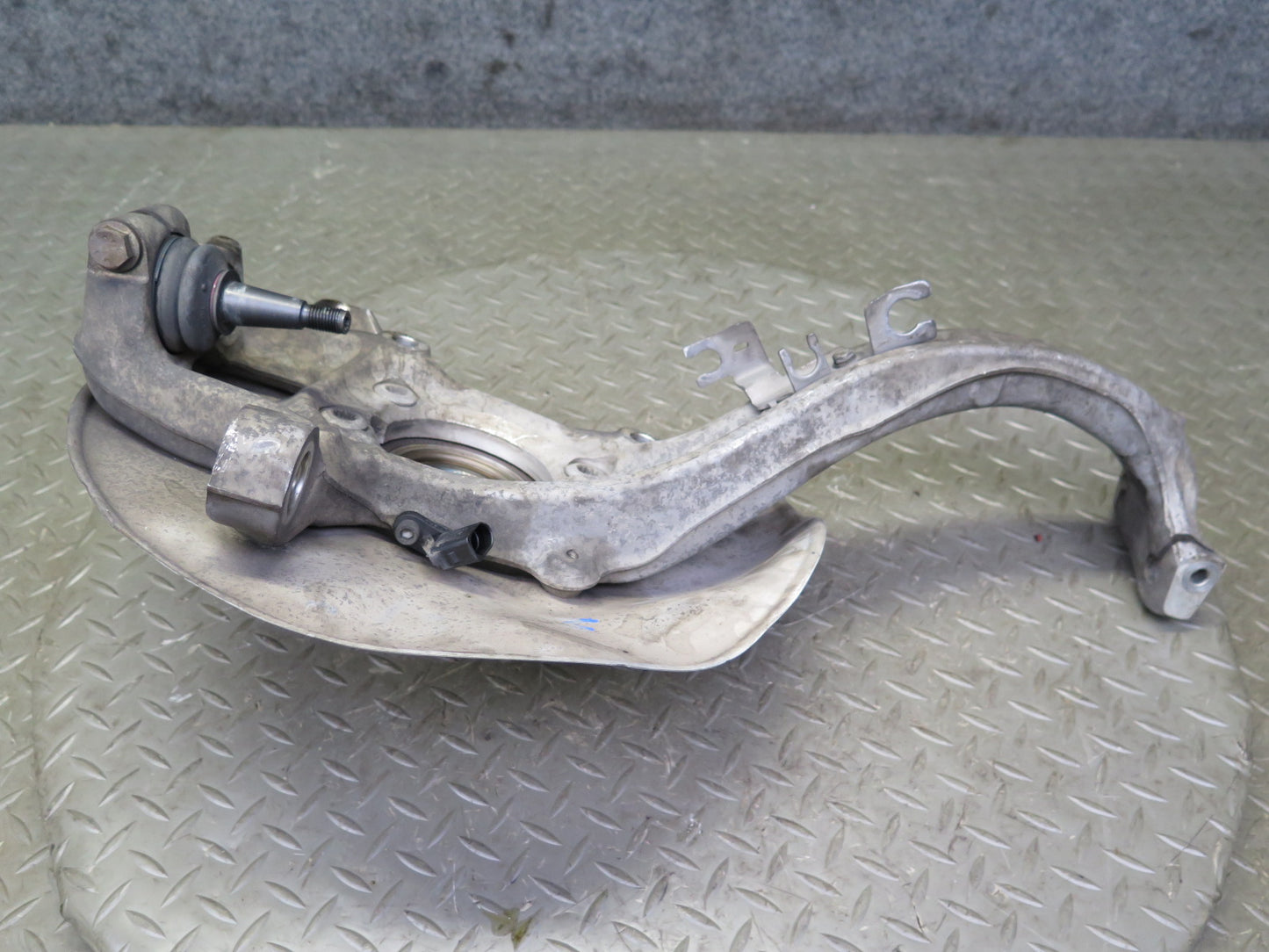 10-11 Audi B8 A5 S5 AWD Front Left Spindle Knuckle Wheel Hub 101K Miles OEM