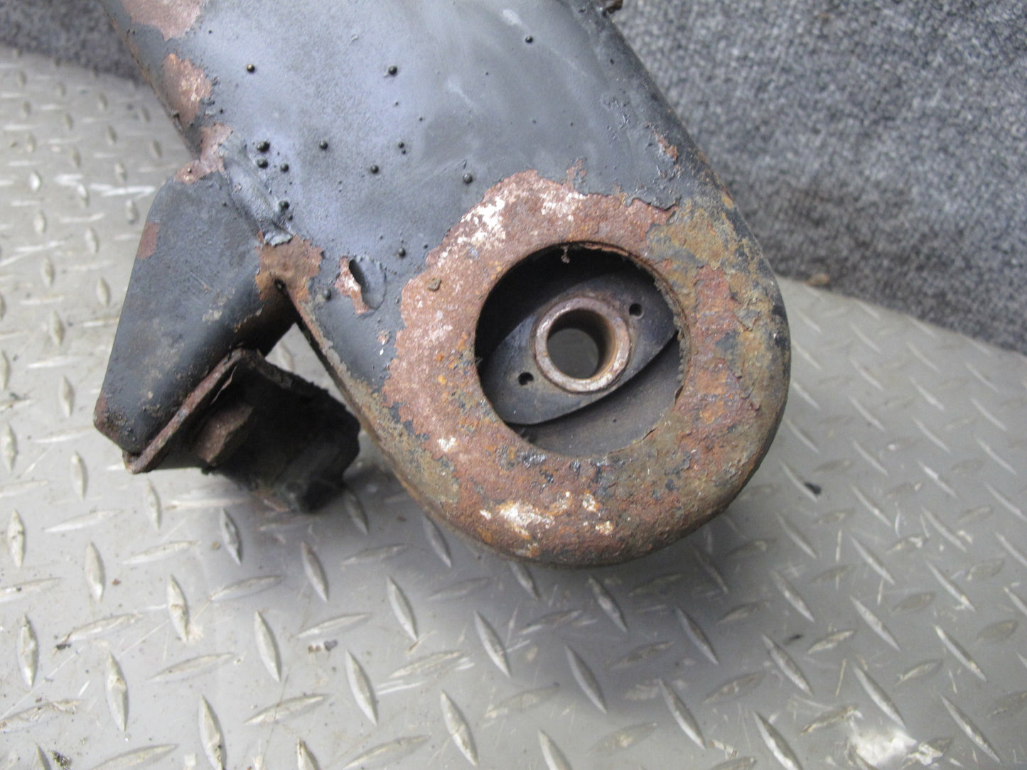 77-85 Mercedes W123 300D Rear Suspension Subframe Frame Crossmember Carrier OEM