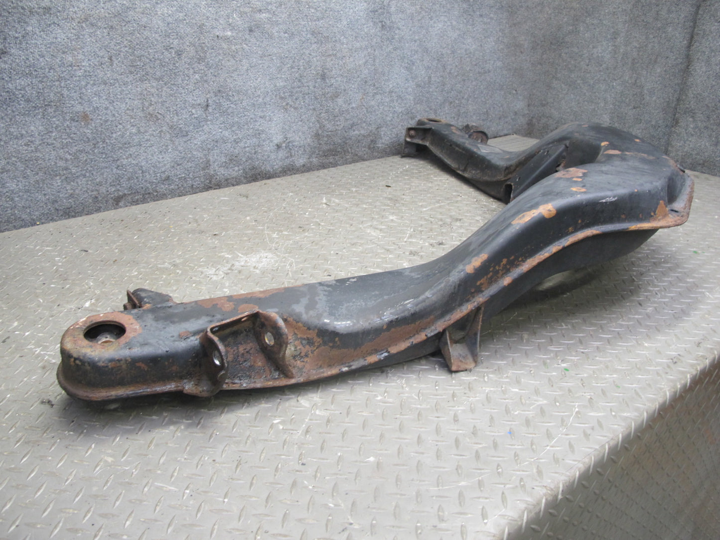 77-85 Mercedes W123 300D Rear Suspension Subframe Frame Crossmember Carrier OEM