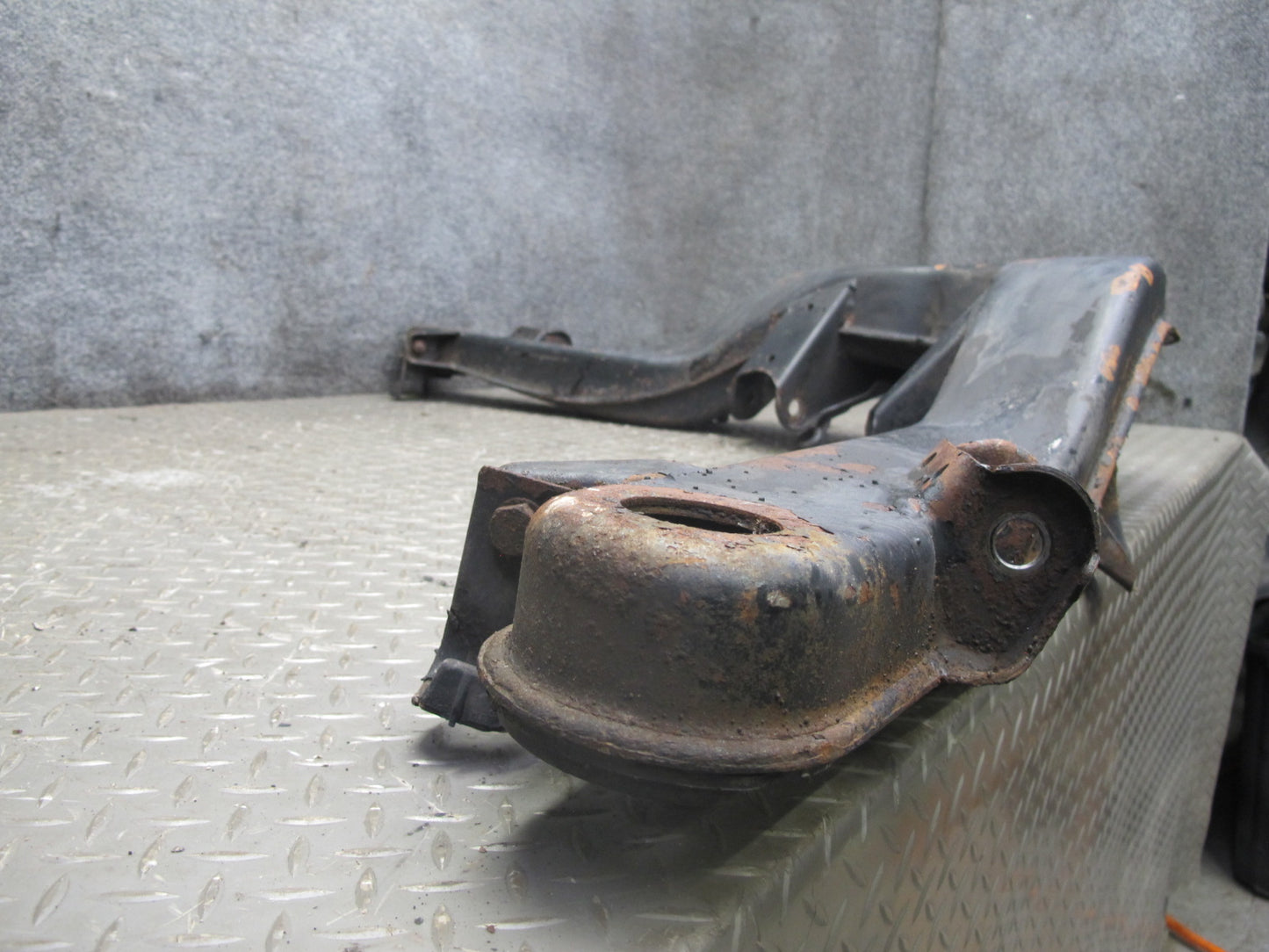 77-85 Mercedes W123 300D Rear Suspension Subframe Frame Crossmember Carrier OEM