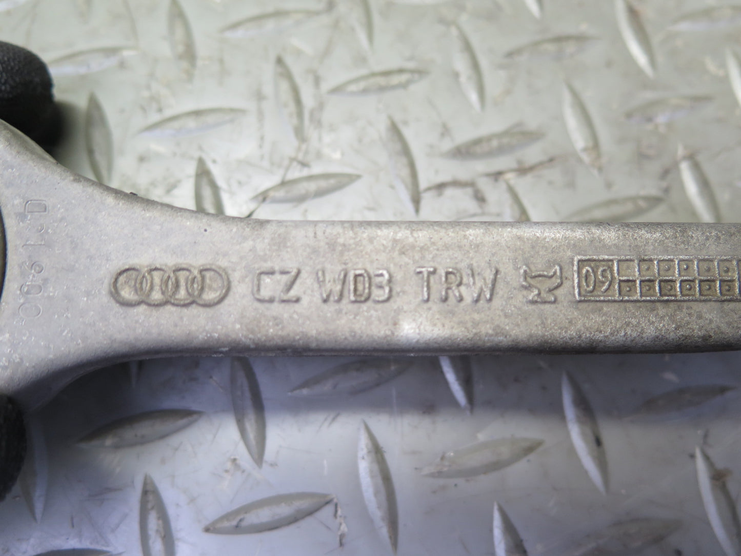 08-17 Audi 8T A5 S5 Front Left Upper Control Arm Set OEM