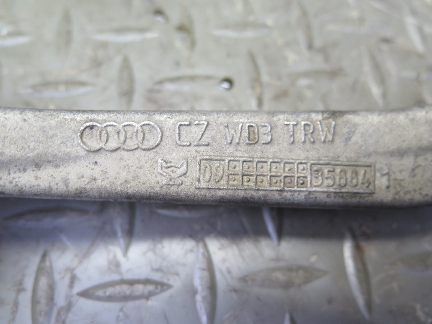 08-17 Audi 8T A5 S5 Front Right Upper Control Arm Set OEM