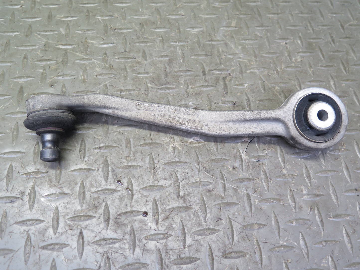 08-17 Audi 8T A5 S5 Front Right Upper Control Arm Set OEM