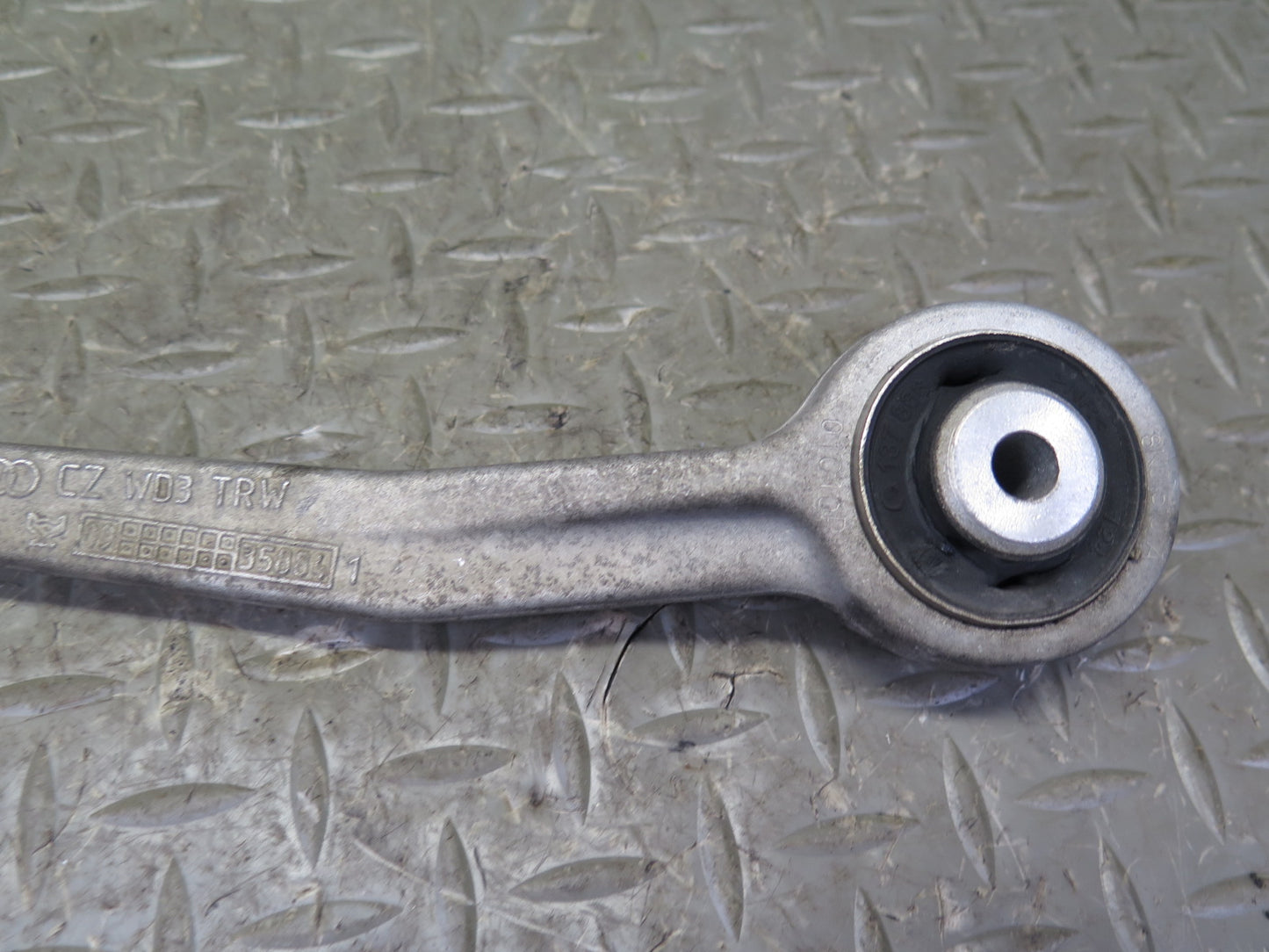 08-17 Audi 8T A5 S5 Front Right Upper Control Arm Set OEM